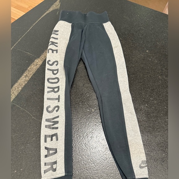 Nike Women's XS Black Gray Leggings Logo Nike Sportswear Down Leg - Picture 2 of 15